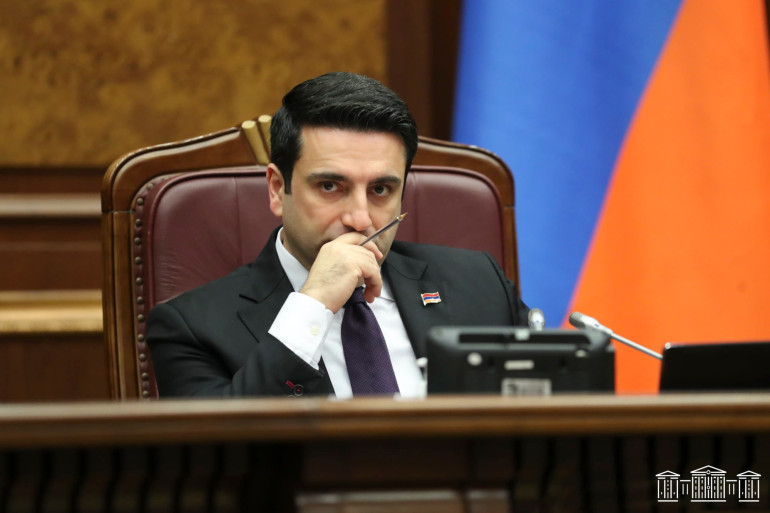 Եթե ՌԴ-ն գազի ու մյուս հարցերի մասով որոշում կայացնի՝ ՀԱՊԿ-ից էլ, ԵԱՏՄ-ից էլ դուրս կգանք. Սիմոնյանը