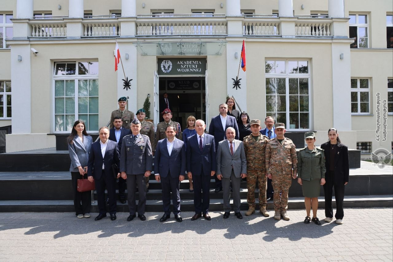 ՀՀ պաշտպանության նախարարը պաշտոնական այցով մեկնել է Լեհաստանի Հանրապետություն