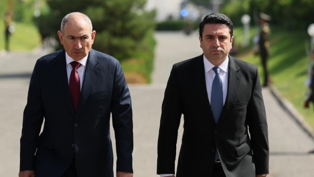 Զարմանում եմ վարչապետի ներվերի վրա, կարծում եմ՝ դրանք բետոնից ու երկաթից են. Ալեն Սիմոնյան