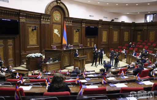 ԱԺ–ն ընդունեց արտերկրում ապրող ՀՀ քաղաքացիների ընտրական իրավունքը սահմանափակող օրենքը