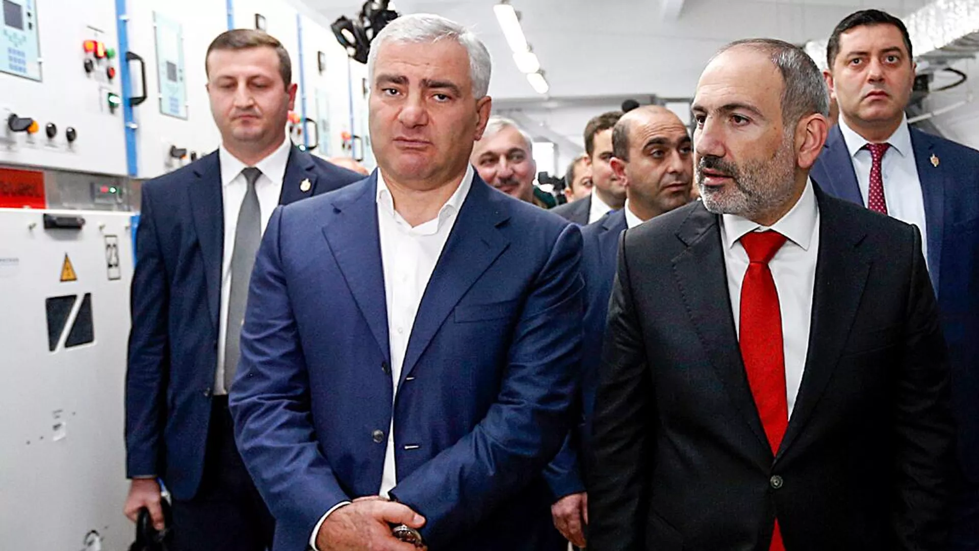 «Հայլուցինագեն սնկերի» համար Նիկոլ Փաշինյանը 6 մլն դրամ է պահանջում Սամվել Կարապետյանից